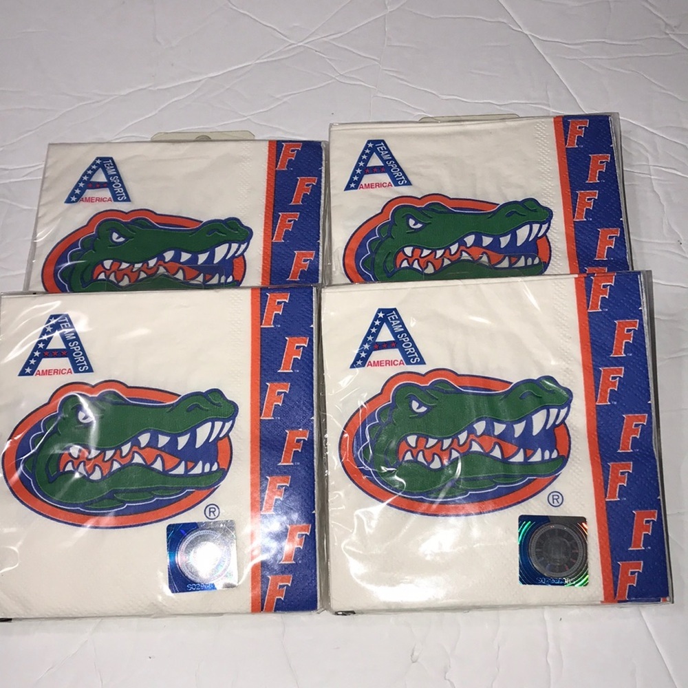 NIP Set/4 Gator Napkins